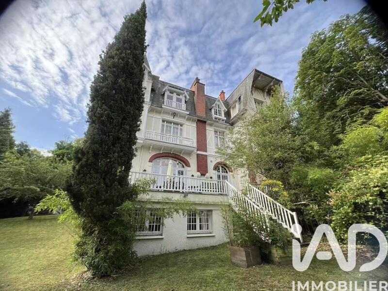 Maison - 413 m² - 11 pièces