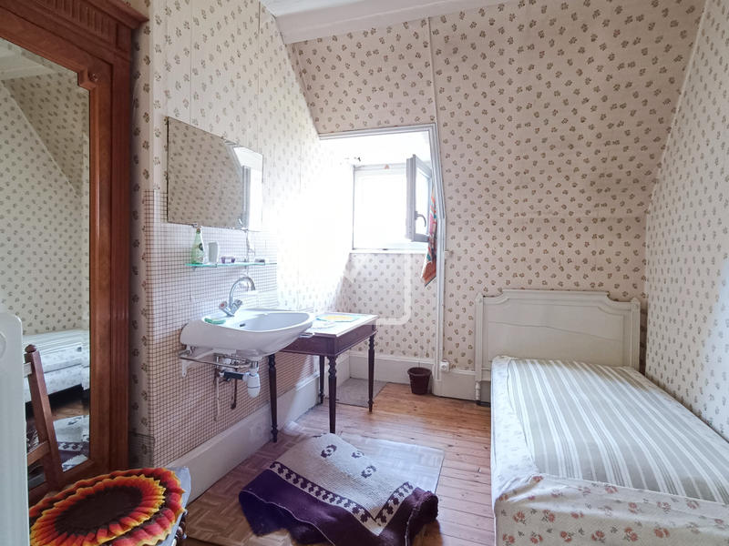 Villa - 199 m² - 9 pièces