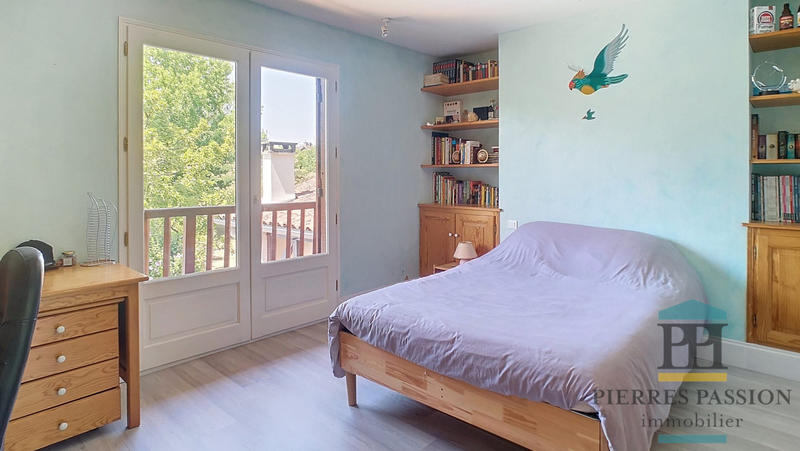 Maison - 275 m² - 9 pièces