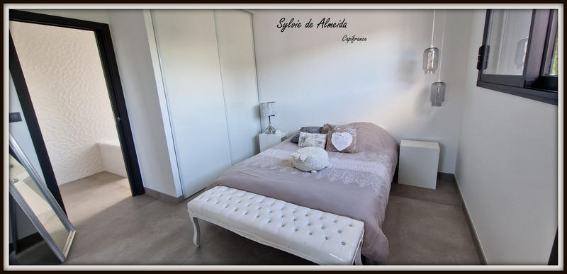 Propriété - 240 m² - 8 pièces