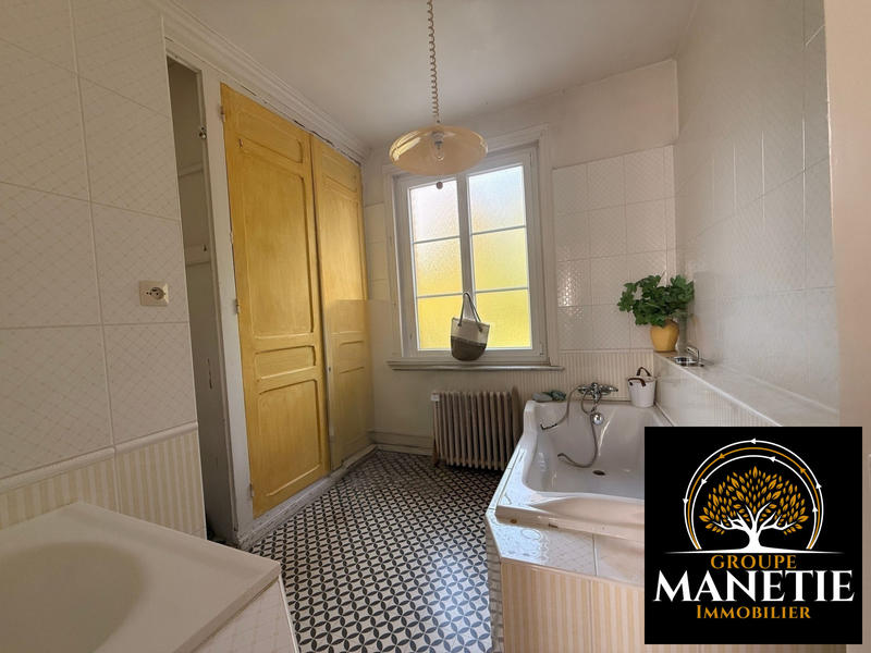 Maison - 248 m² - 11 pièces