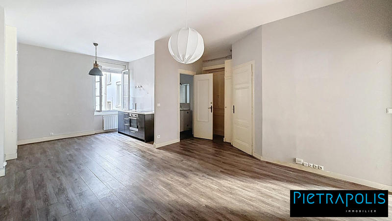 Appartement - 90 m² - 3 pièces