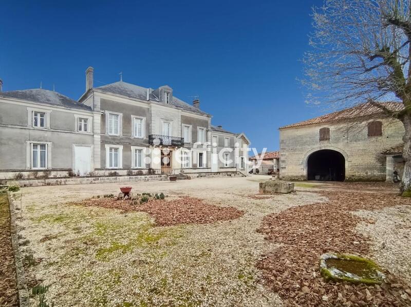 Demeure - 425 m² - 15 pièces