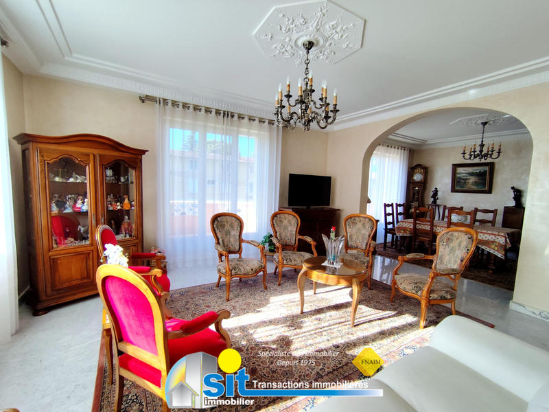 Maison - 201 m² - 6 pièces