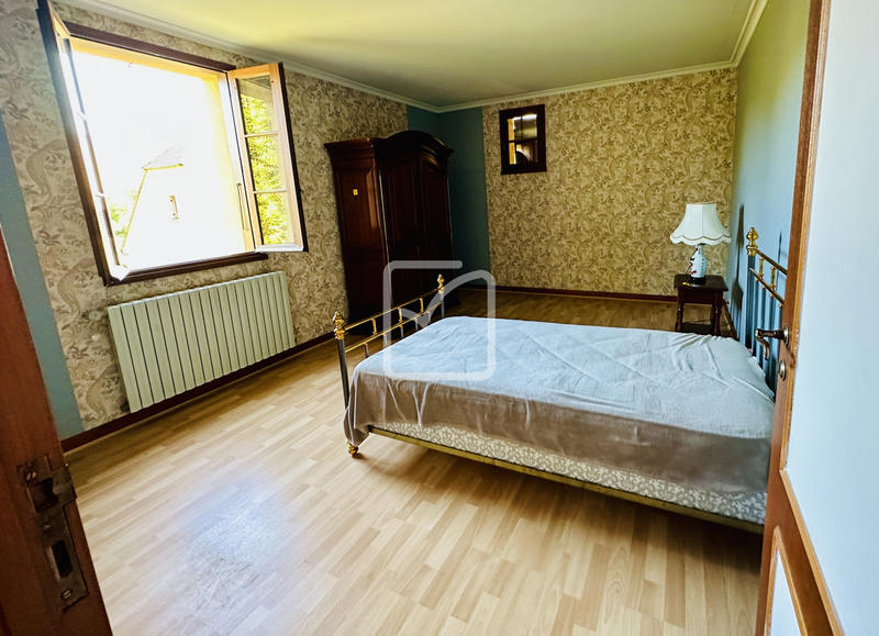 Maison - 250 m² - 11 pièces