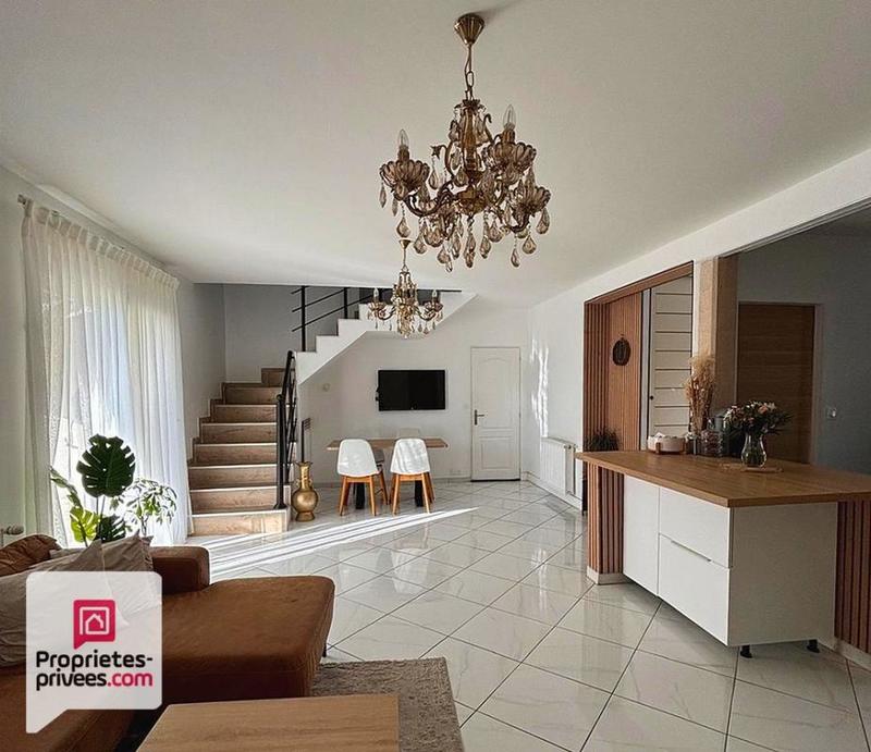 Maison - 123 m² - 8 pièces