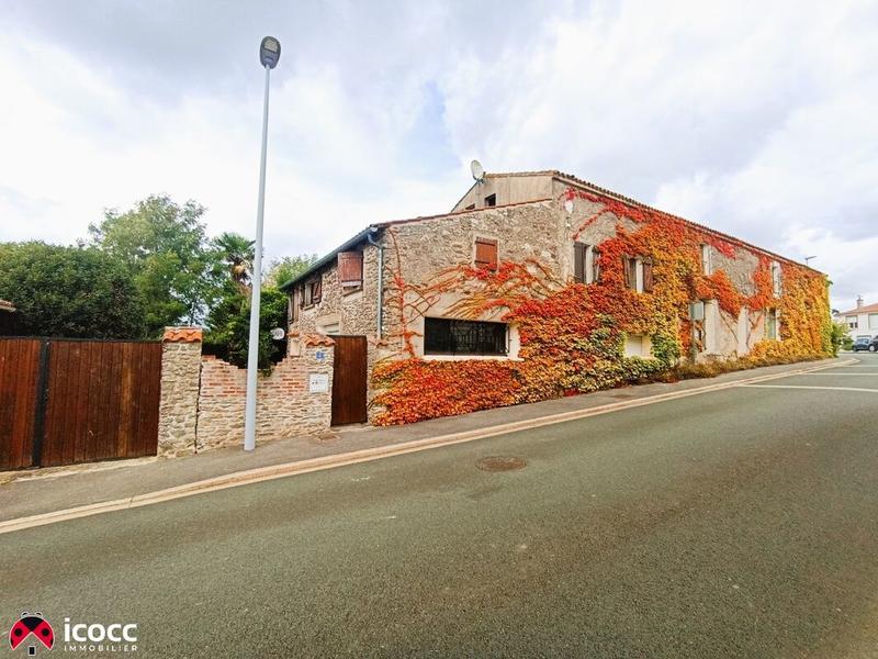 Maison de bourg - 300 m² - 9 pièces