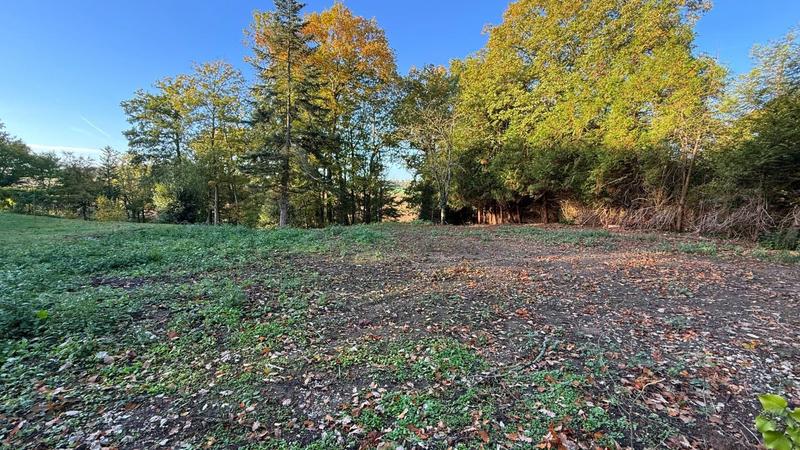 Terrain constructible - 1 835 m²