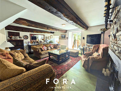 Maison - 240 m² - 8 pièces