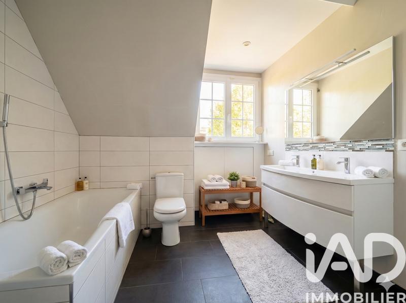 Maison - 143 m² - 7 pièces