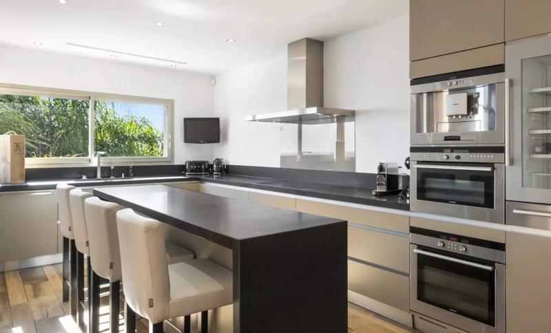 Villa - 300 m² - 10 pièces