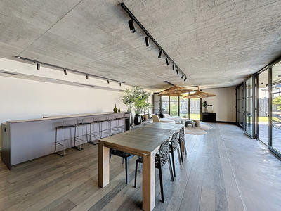 Maison - 243 m² - 8 pièces