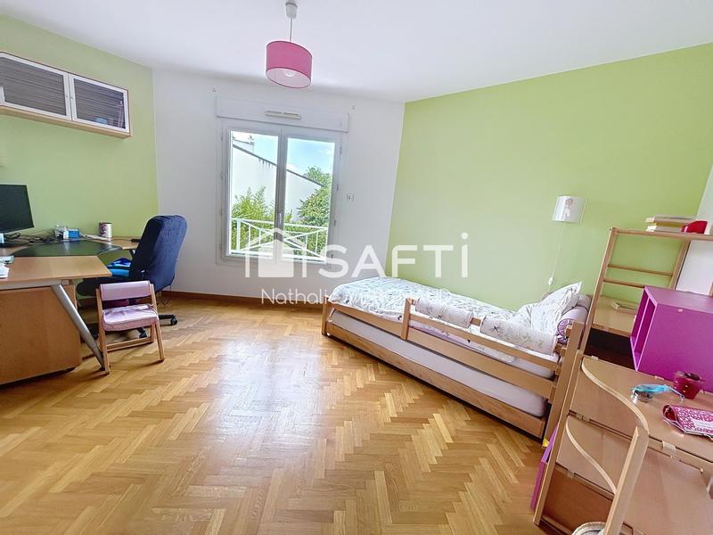 Maison - 177 m² - 7 pièces