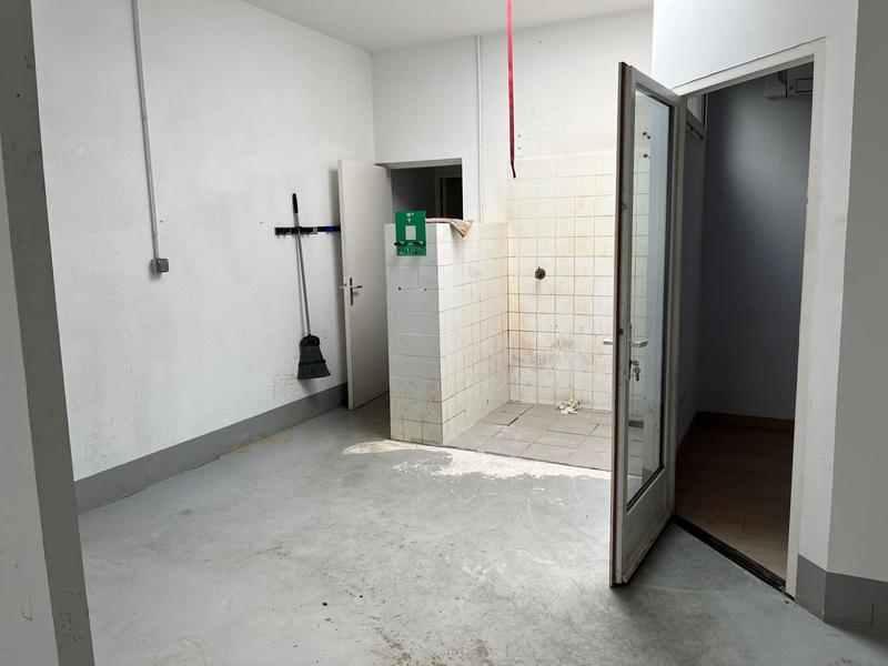 Local commercial - 97 m² - 3 pièces