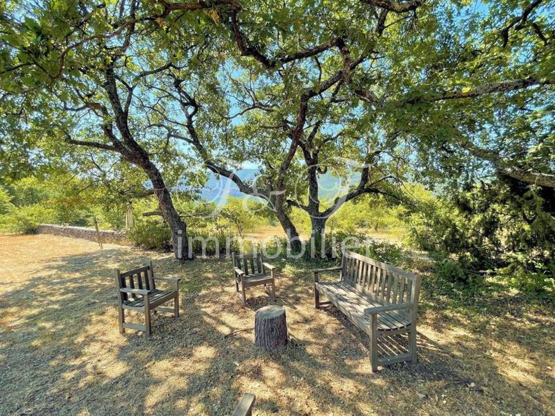 Propriété - 190 m² - 6 pièces