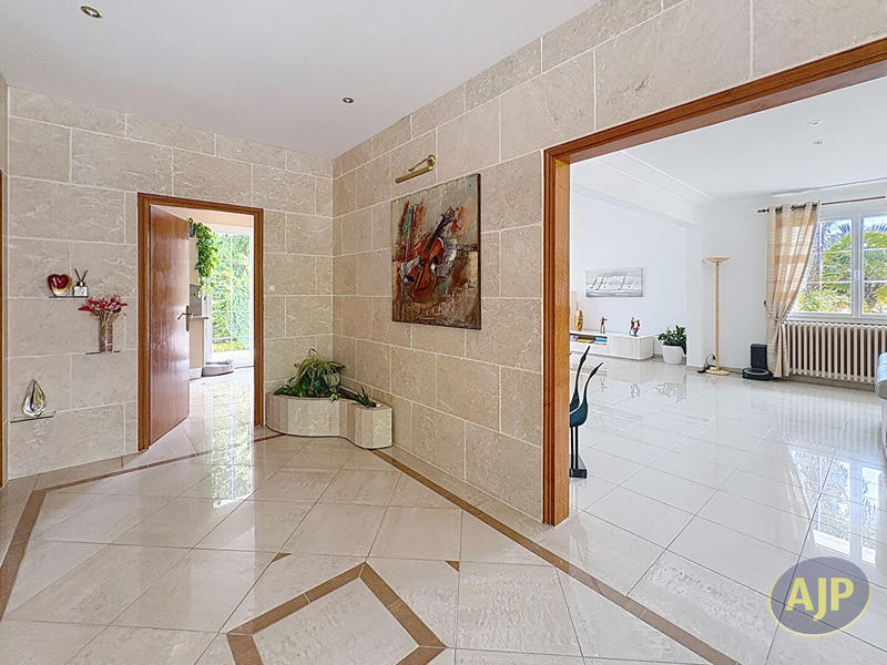 Maison - 197 m² - 7 pièces