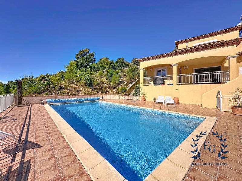 Maison traditionnelle - 180 m² - 7 pièces