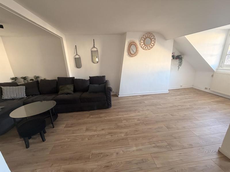 Appartement - 85 m² - 6 pièces