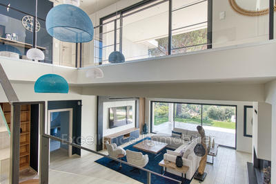 Propriété - 355 m² - 6 pièces