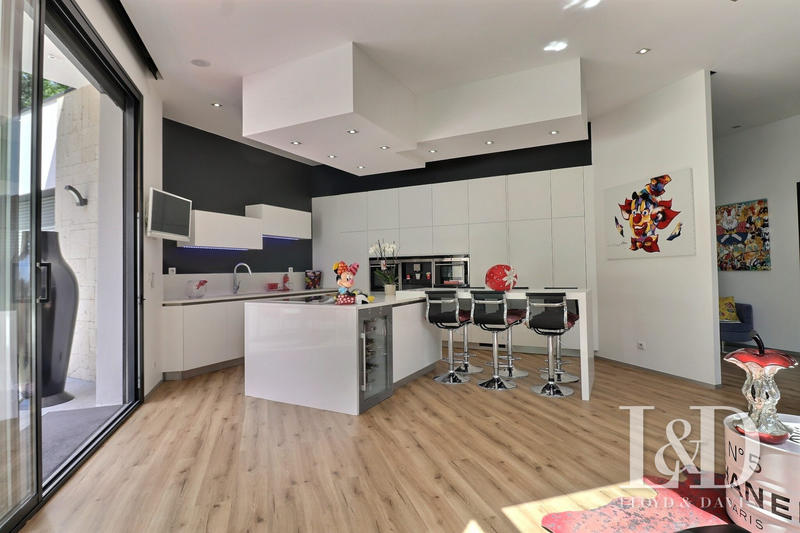 Maison - 433 m² - 12 pièces