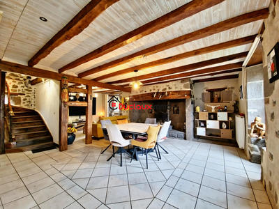 Maison - 167 m² - 6 pièces