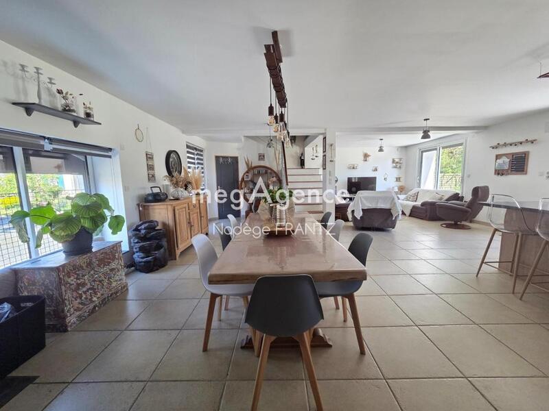 Maison - 192 m² - 6 pièces