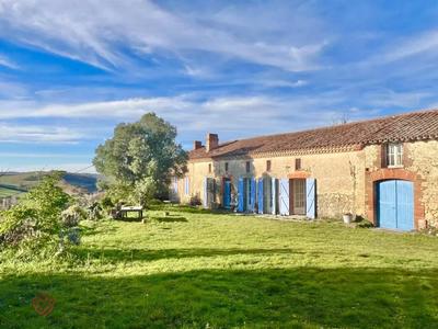 Corps de ferme - 260 m² - 10 pièces