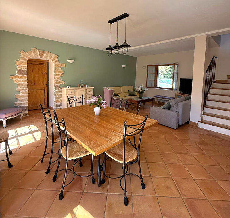 Maison - 200 m² - 7 pièces