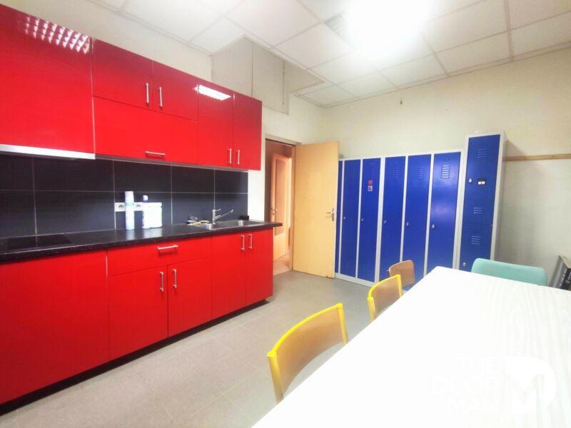 Local commercial - 170 m² - 4 pièces