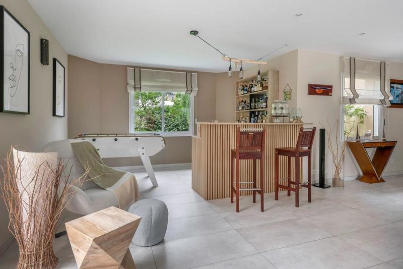 Villa - 233 m² - 12 pièces