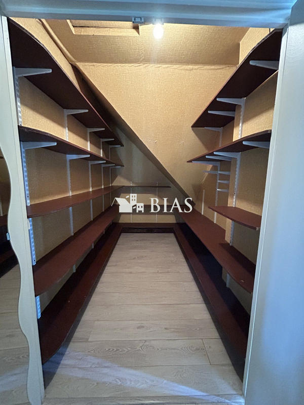 Maison traditionnelle - 194 m² - 7 pièces