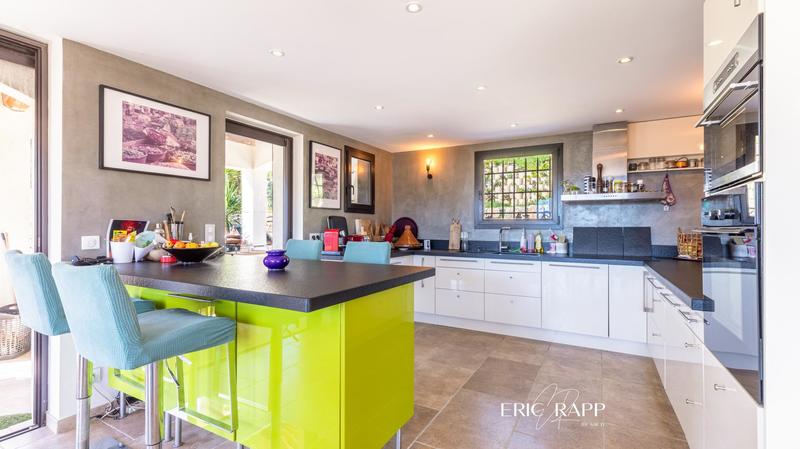 Villa - 247 m² - 6 pièces