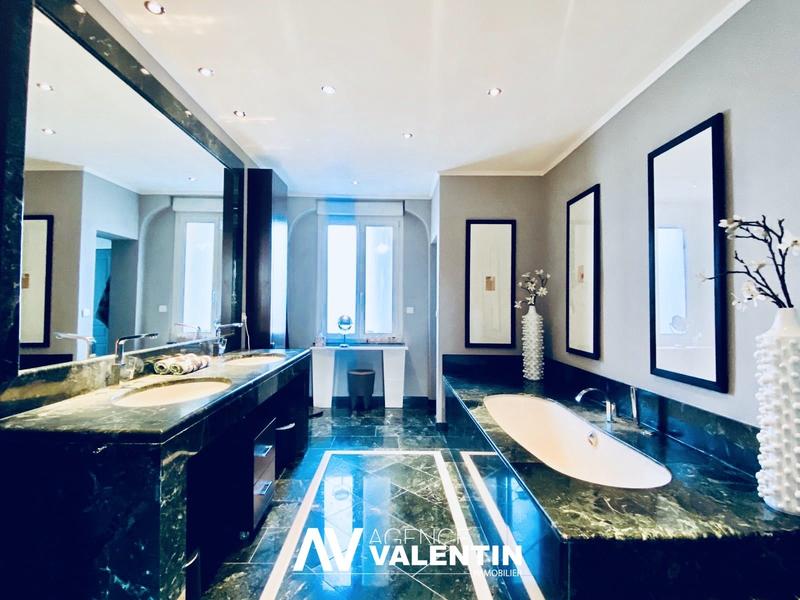 Maison - 282 m² - 8 pièces