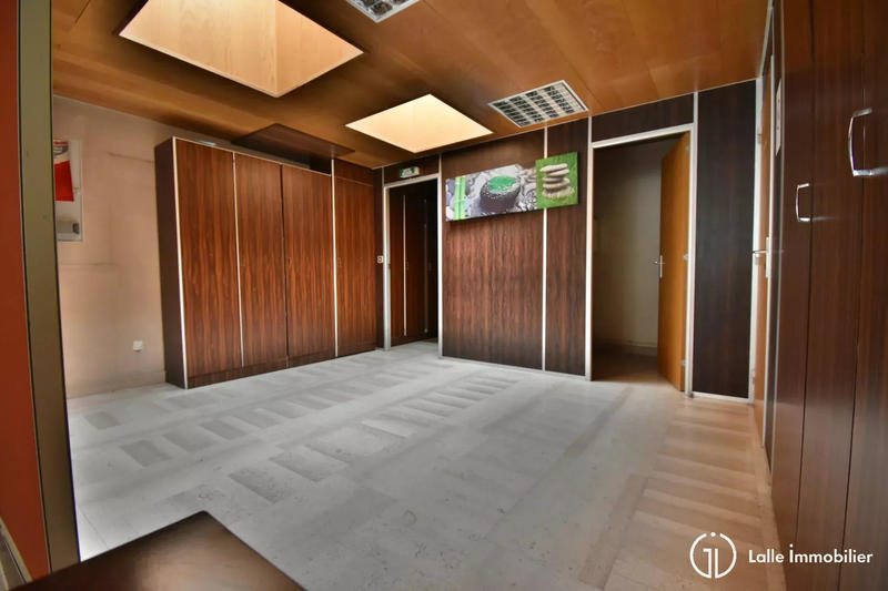 Local commercial - 286 m² - 9 pièces