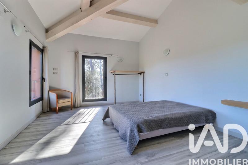 Maison - 305 m² - 10 pièces