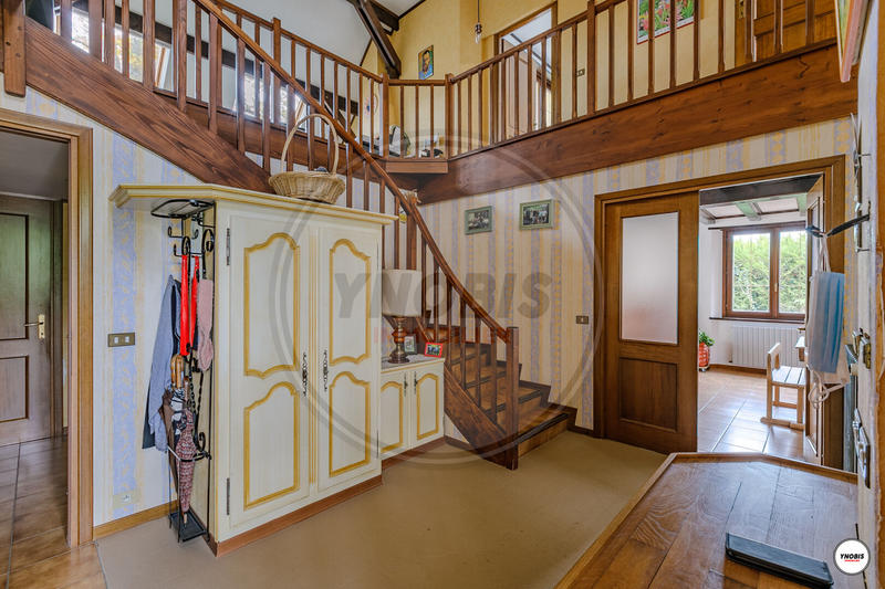 Maison - 240 m² - 9 pièces