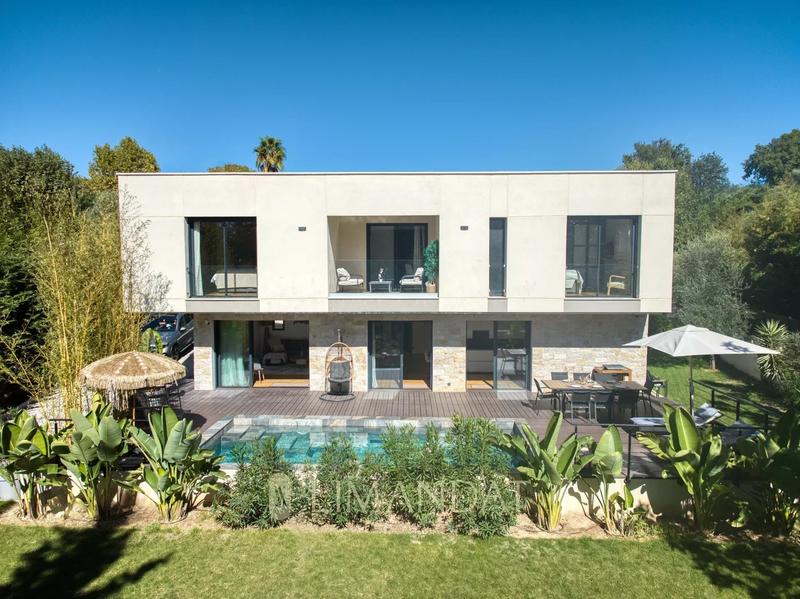 Villa - 260 m² - 8 pièces