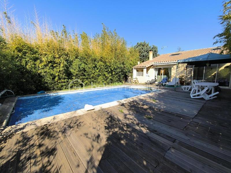 Propriété - 203 m² - 8 pièces