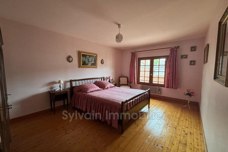 Propriété - 206 m² - 8 pièces