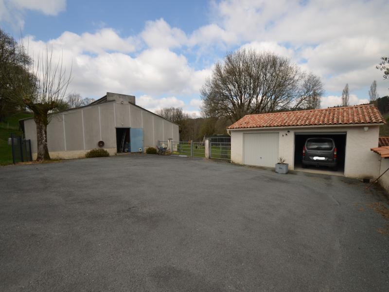 Propriété - 133 m² - 5 pièces