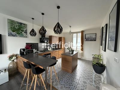 Maison - 92 m² - 6 pièces