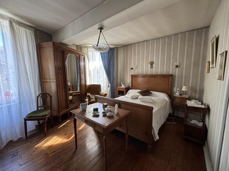 Maison - 182 m² - 8 pièces