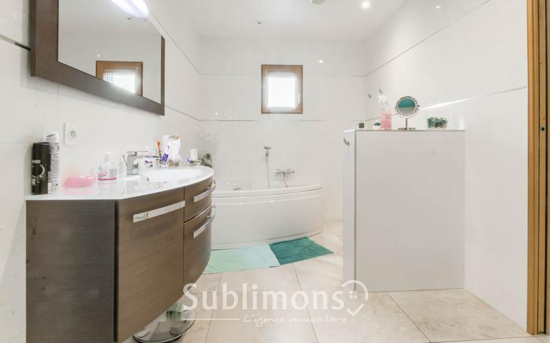 Maison contemporaine - 189 m² - 6 pièces