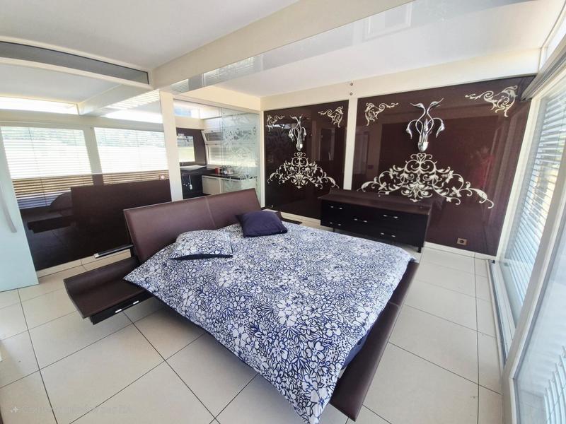 Maison - 229 m² - 6 pièces