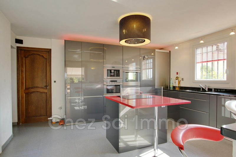 Villa - 235 m² - 8 pièces