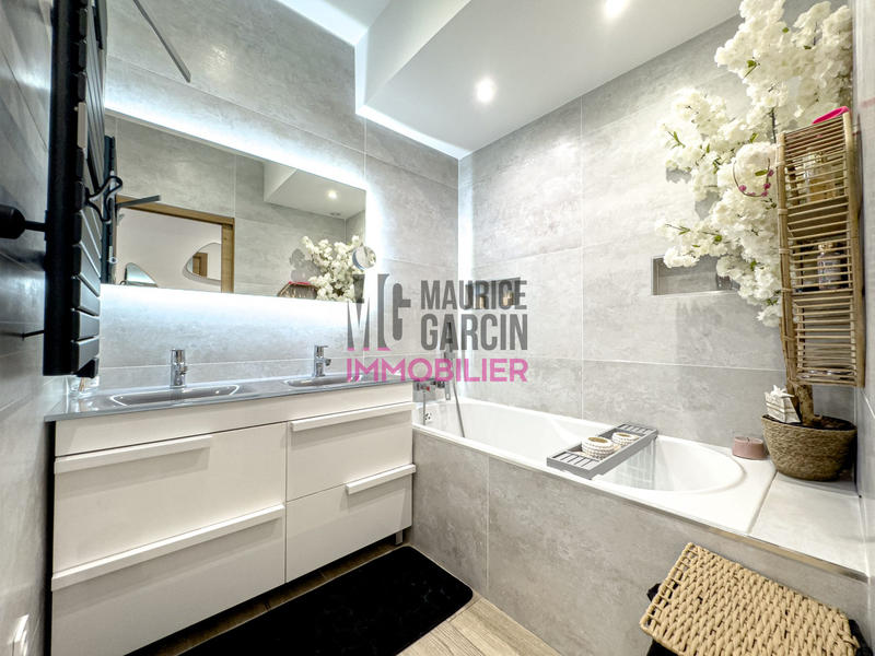 Maison - 205 m² - 5 pièces