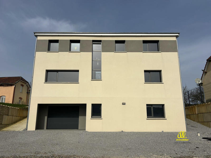 Maison - 245 m² - 6 pièces