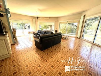 Villa - 254 m² - 6 pièces