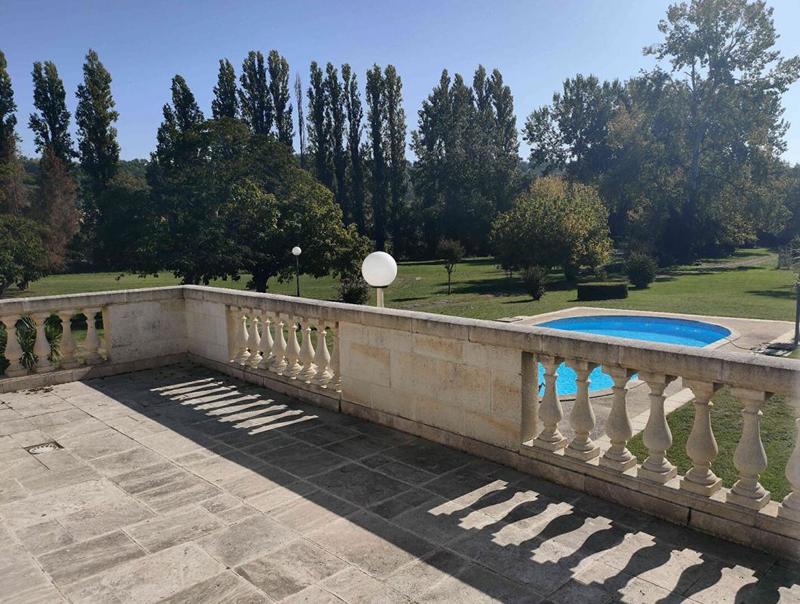 Propriété - 280 m² - 10 pièces