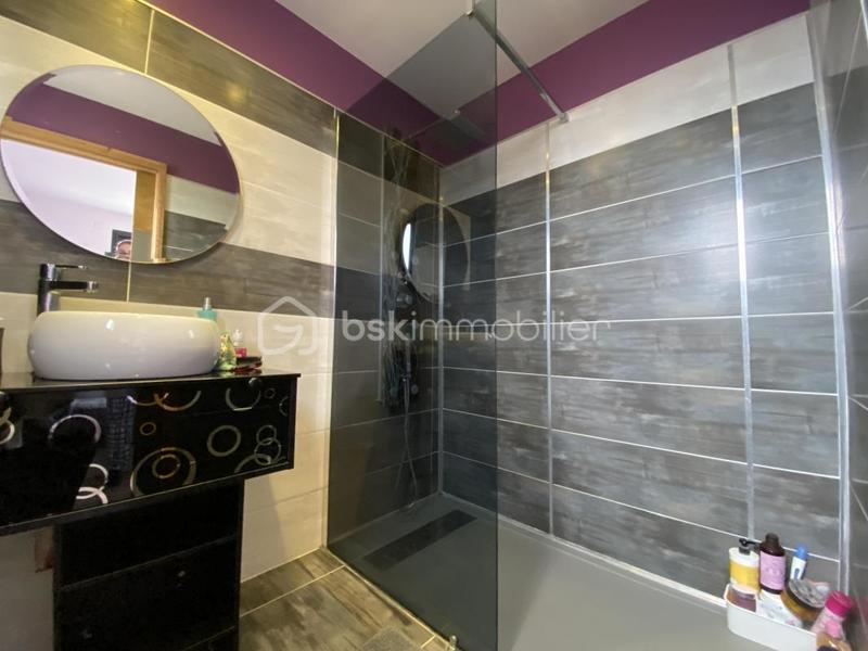 Maison traditionnelle - 260 m² - 8 pièces